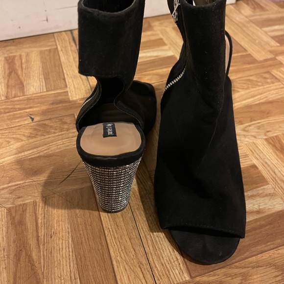 Gently worn super cute ankle booties - Picture 2 of 5